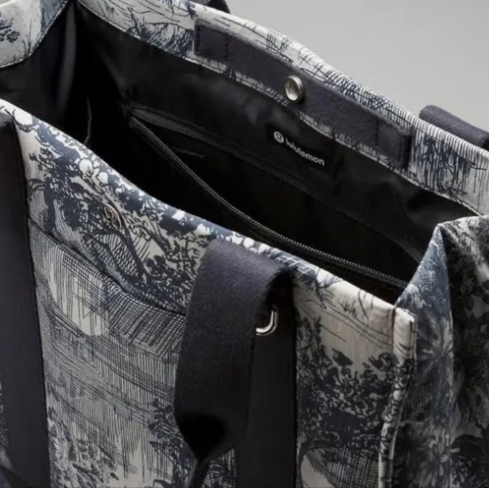 Lululemon Boxy Tote Bag 10L Sketch Toile Turtledove Obsidian print NWT - Picture 5 of 6
